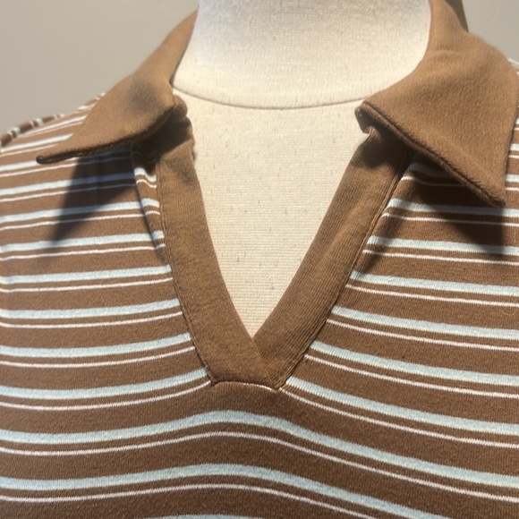 NWT Levi’s collared tee - Picture 3 of 5